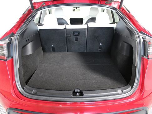 Used 2022 Tesla Model Y Long Range image 34