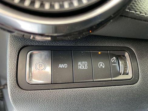 New 2026 Chevrolet Equinox LT w/ Convenience Package II AWD/4WD image 9