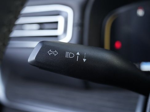 Used 2023 Jeep Wagoneer L Series II image 47