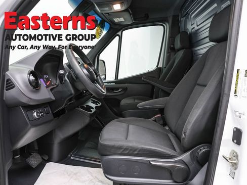 Used 2019 Freightliner Sprinter 2500 RWD image 14