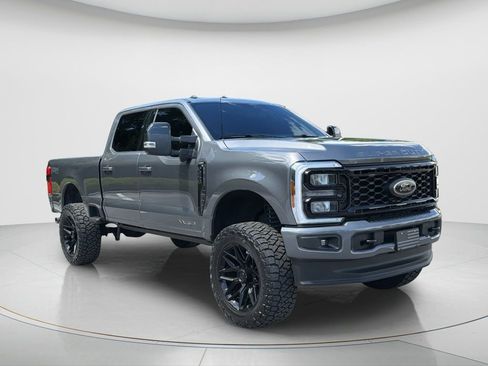 Used 2025 Ford F250 Lariat w/ Black Appearance Package image 21