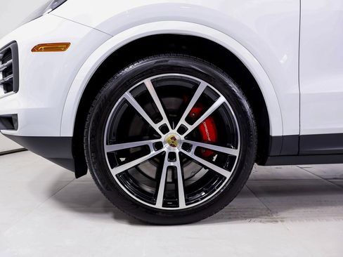 Certified 2024 Porsche Cayenne S image 23