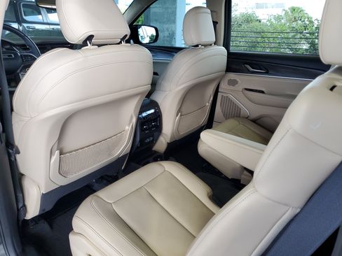 Certified 2022 Jeep Grand Cherokee L Limited RWD image 10