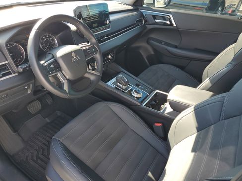Used 2024 Mitsubishi Outlander AWD image 18