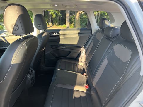 Certified 2023 Volkswagen Taos SEL AWD/4WD image 30