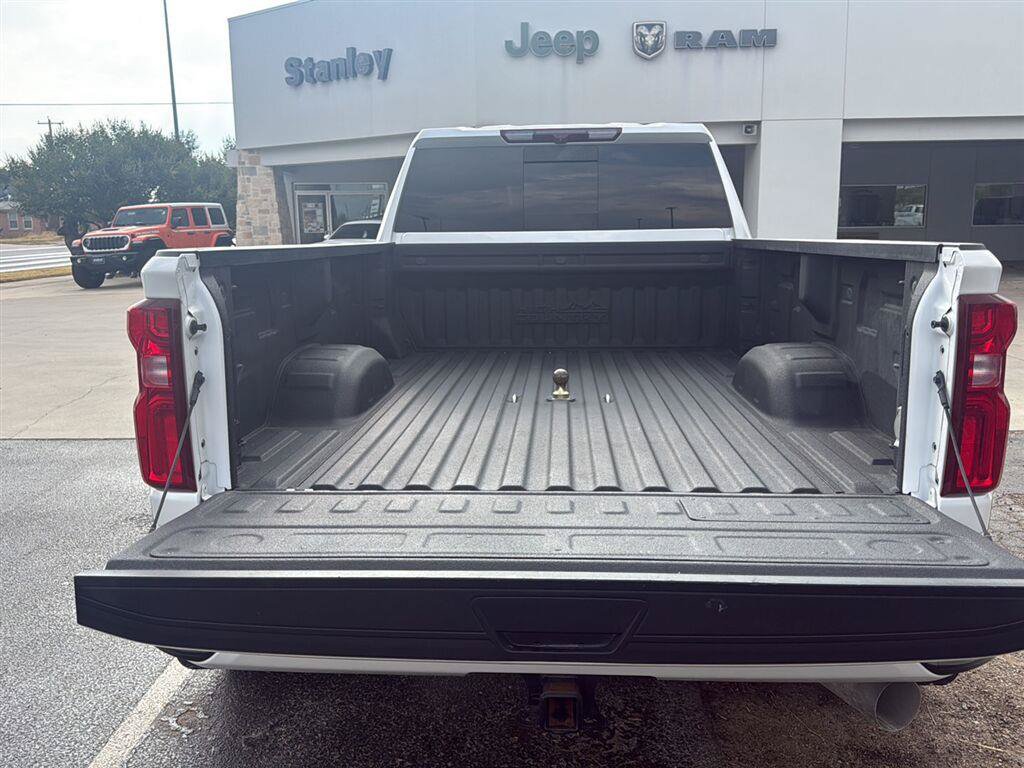 Used 2022 Chevrolet Silverado 3500 High Country w/ Safety Package II AWD/4WD image 6