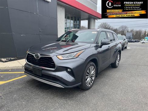 Used 2020 Toyota Highlander Platinum image 4