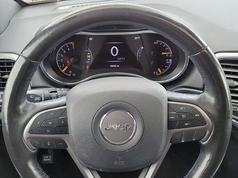 Used 2019 Jeep Grand Cherokee Laredo AWD/4WD image 16