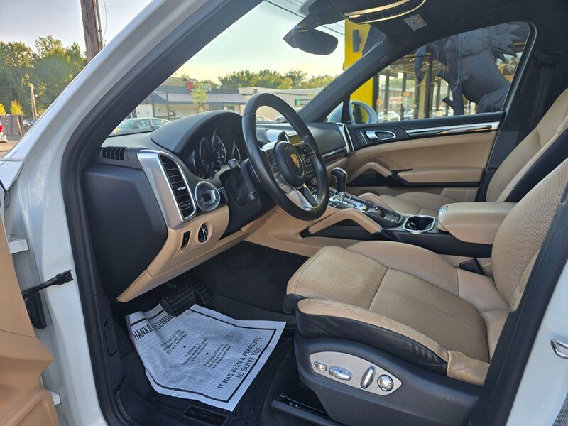 Used 2018 Porsche Cayenne AWD/4WD image 11