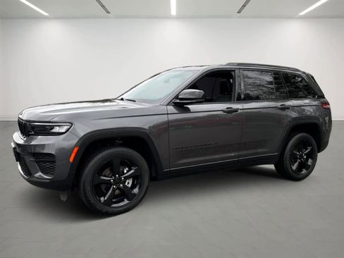 Used 2023 Jeep Grand Cherokee Altitude AWD/4WD image 1