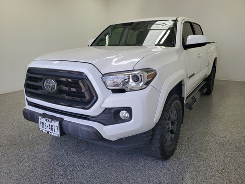 Used 2023 Toyota Tacoma SR5 RWD image 2