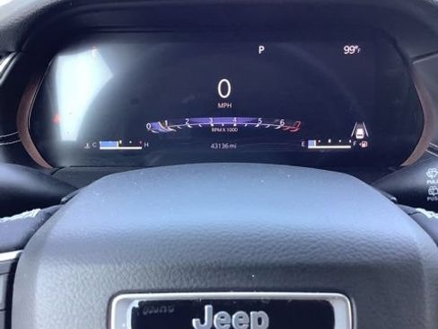 Certified 2023 Jeep Grand Cherokee Laredo AWD/4WD image 10