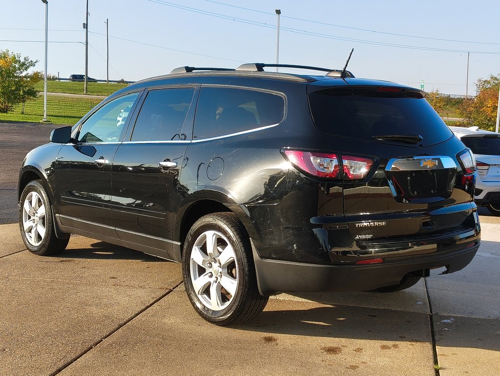 Used 2017 Chevrolet Traverse LT w/ Style and Technology Package FWD image 7