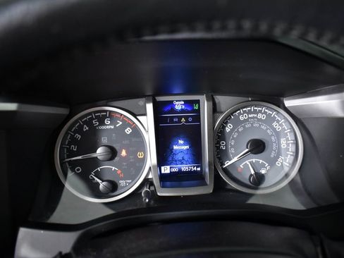 Used 2022 Toyota Tacoma SR5 w/ Technology Package image 28