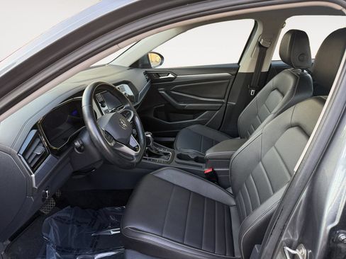 Used 2024 Volkswagen Jetta SE FWD image 9