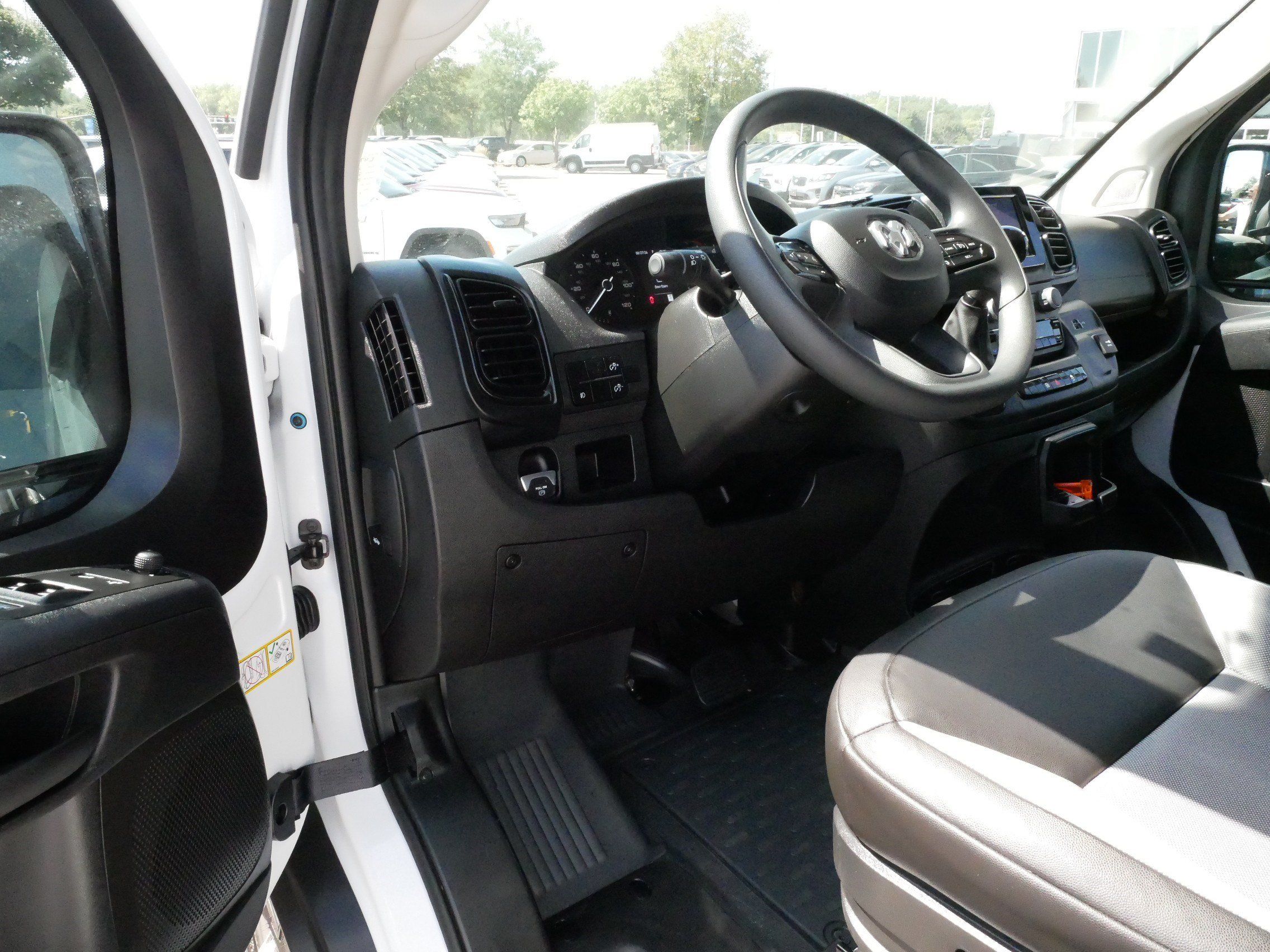 Used 2026 RAM ProMaster 2500 w/ Convenience Group FWD image 9