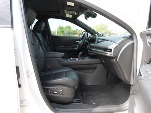 Used 2024 Cadillac XT4 Sport image 27