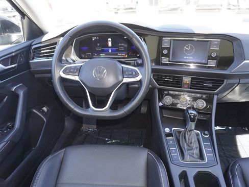 Used 2023 Volkswagen Jetta SE FWD image 9