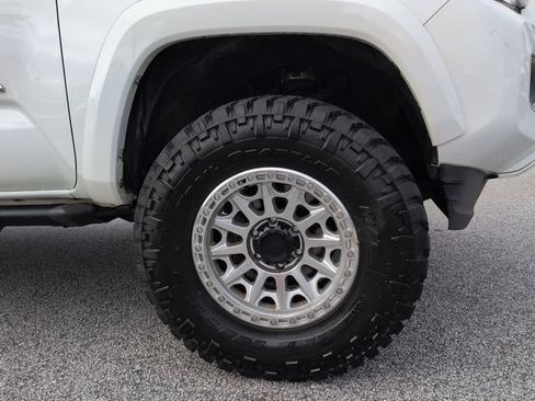 Used 2017 Toyota Tacoma Limited w/ Tow Package AWD/4WD image 10