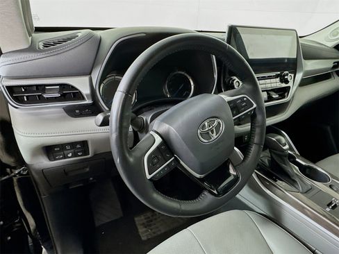 Used 2022 Toyota Highlander Platinum image 9
