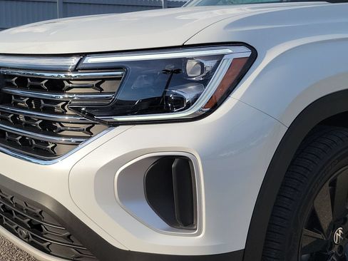 Certified 2026 Volkswagen Atlas SE FWD image 11