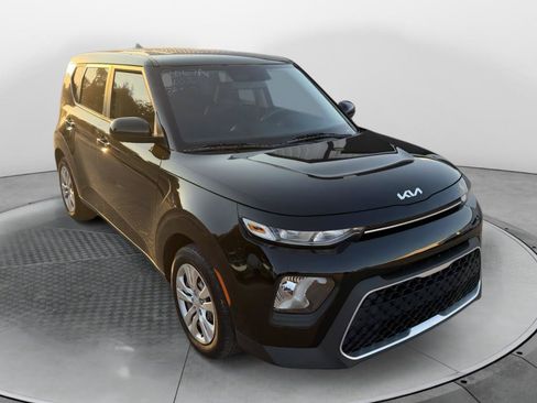 Used 2022 Kia Soul LX FWD image 1