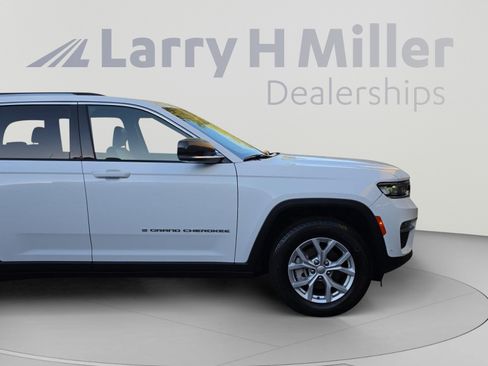 Used 2024 Jeep Grand Cherokee Limited w/ Luxury Tech Group II AWD/4WD image 11