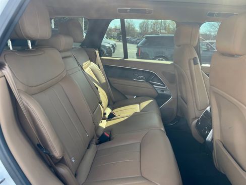 Certified 2024 Land Rover Range Rover SE image 29