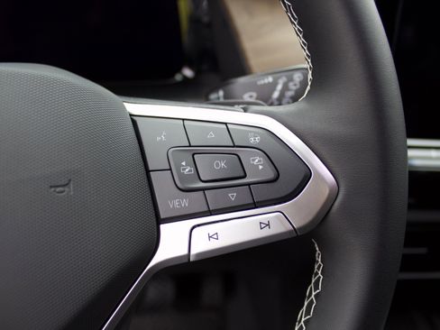 New 2026 Volkswagen Atlas SE image 17