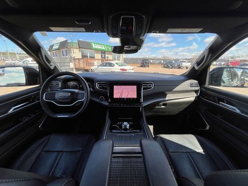 Used 2024 Jeep Wagoneer Series II w/ Flexible Seating Group image 10