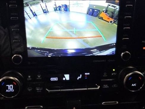 Used 2022 Toyota Highlander XSE image 21