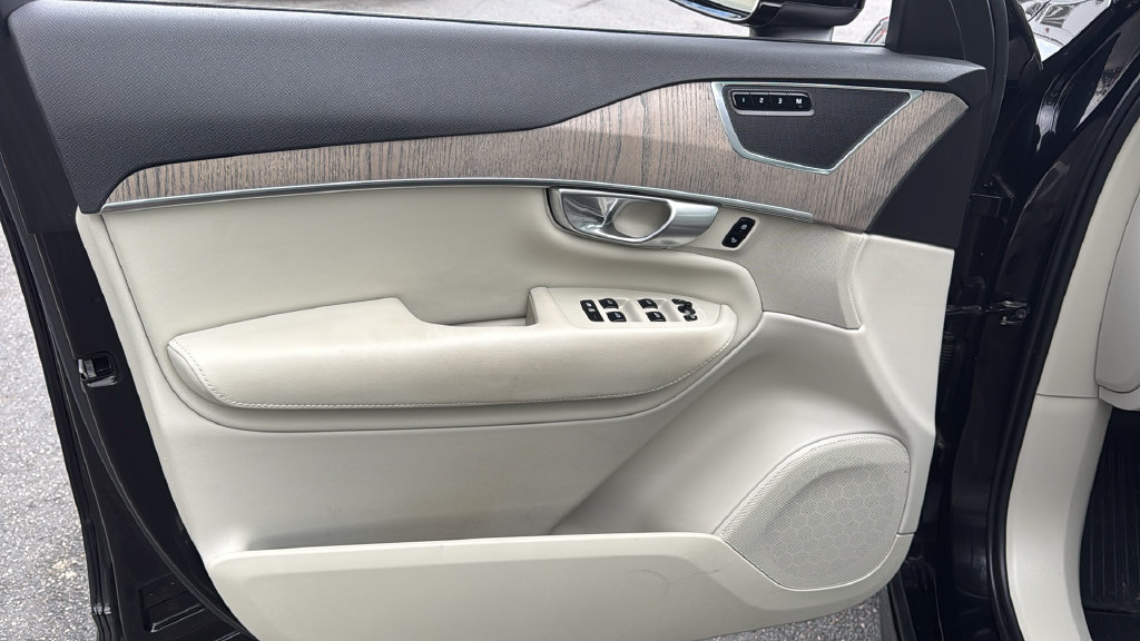 Certified 2024 Volvo XC90 T8 Plus AWD/4WD image 9