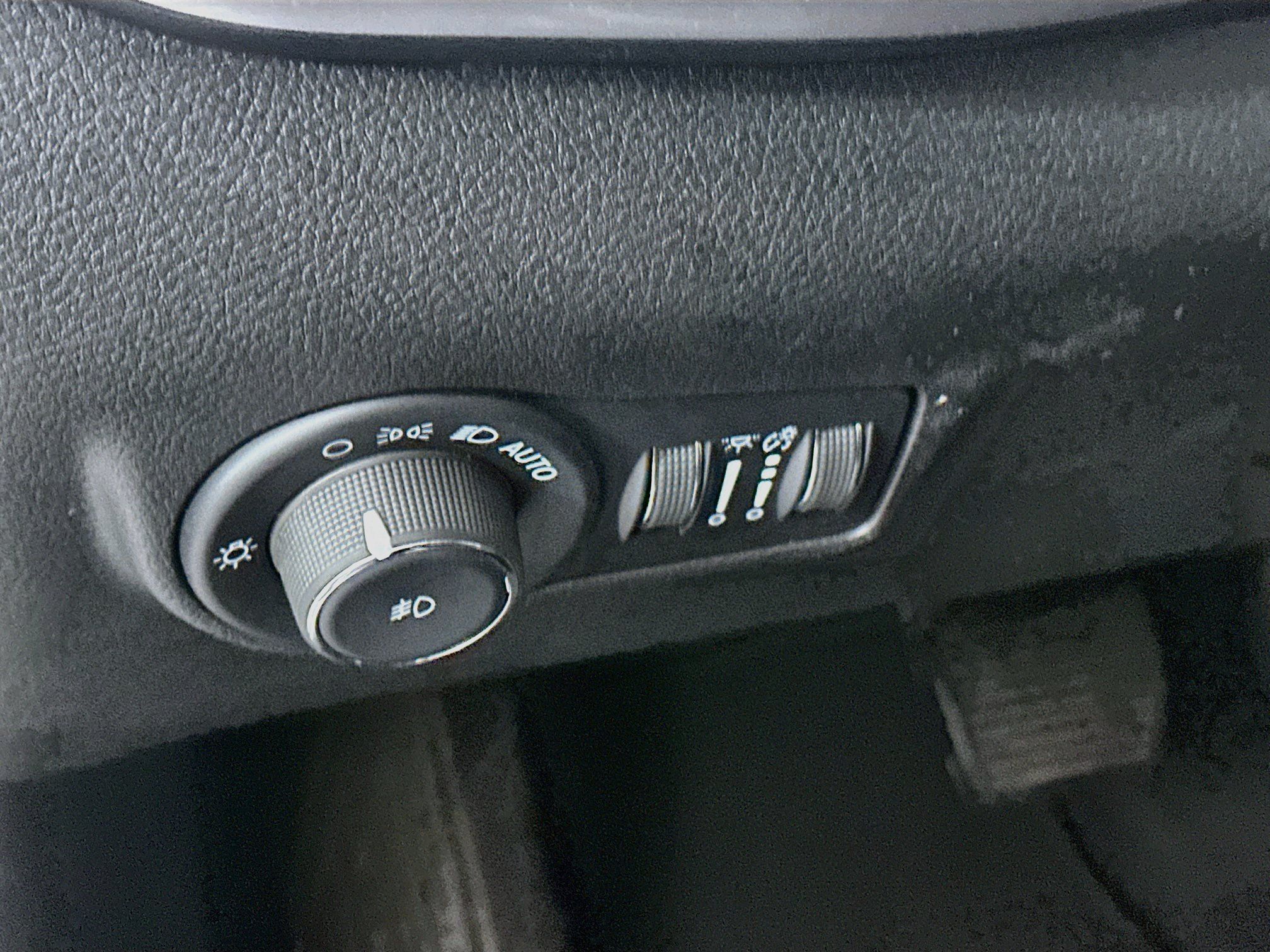 Used 2025 Jeep Compass Latitude AWD/4WD image 17