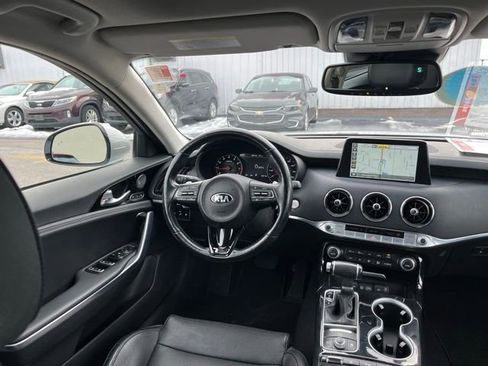 Used 2018 Kia Stinger Premium image 40