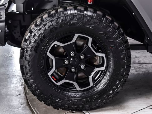 Used 2021 Jeep Gladiator Rubicon AWD/4WD image 9