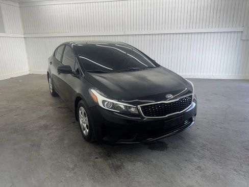 Used 2017 Kia Forte LX image 3