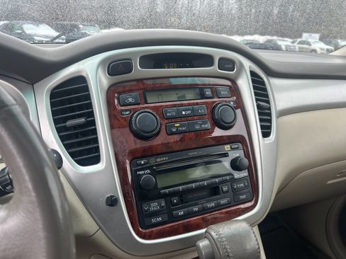 Used 2004 Toyota Highlander 4WD V6 image 18