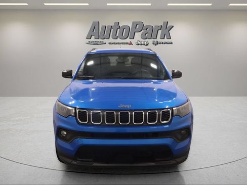 Used 2024 Jeep Compass Latitude AWD/4WD image 2