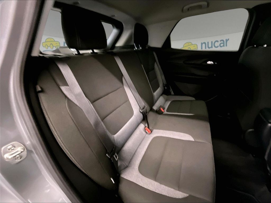 Used 2025 Chevrolet TrailBlazer LT AWD/4WD image 16