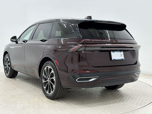 Used 2025 Lincoln Nautilus Reserve AWD/4WD image 3