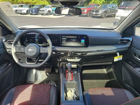 New 2025 Nissan Kicks SR w/ SR Premium Package image 28