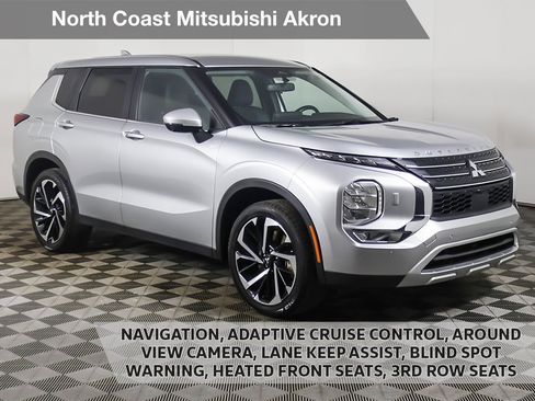 Used 2024 Mitsubishi Outlander SE image 1