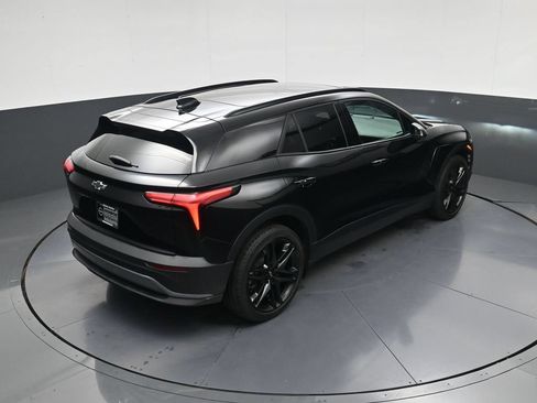 Used 2025 Chevrolet Blazer EV LT AWD/4WD image 31