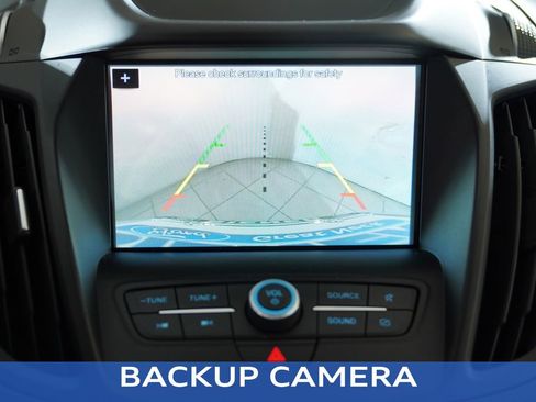 Used 2019 Ford Escape SE image 3