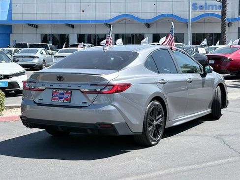 Used 2025 Toyota Camry SE FWD image 5