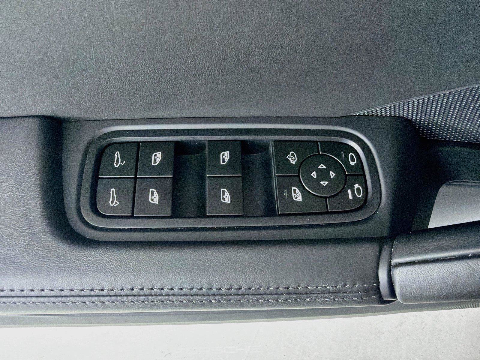 Used 2024 Porsche Cayenne S AWD/4WD image 9