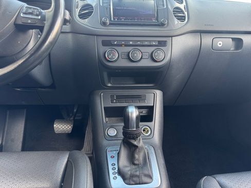 Used 2017 Volkswagen Tiguan S image 20