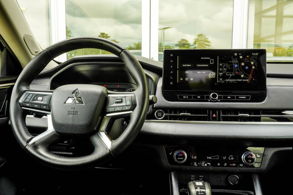 Used 2025 Mitsubishi Outlander SE AWD/4WD image 17