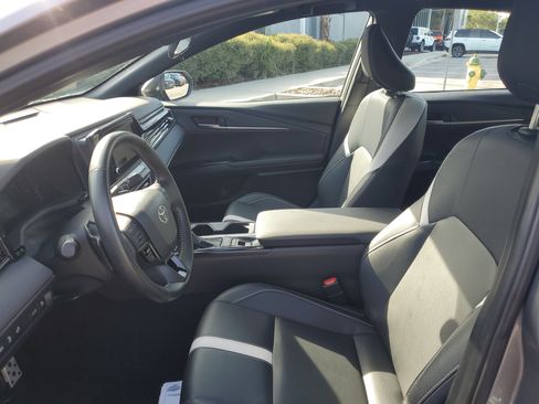 Used 2025 Toyota Camry SE FWD image 14
