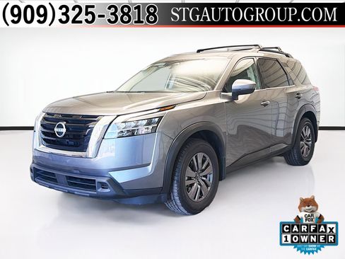 Used 2022 Nissan Pathfinder SV image 1